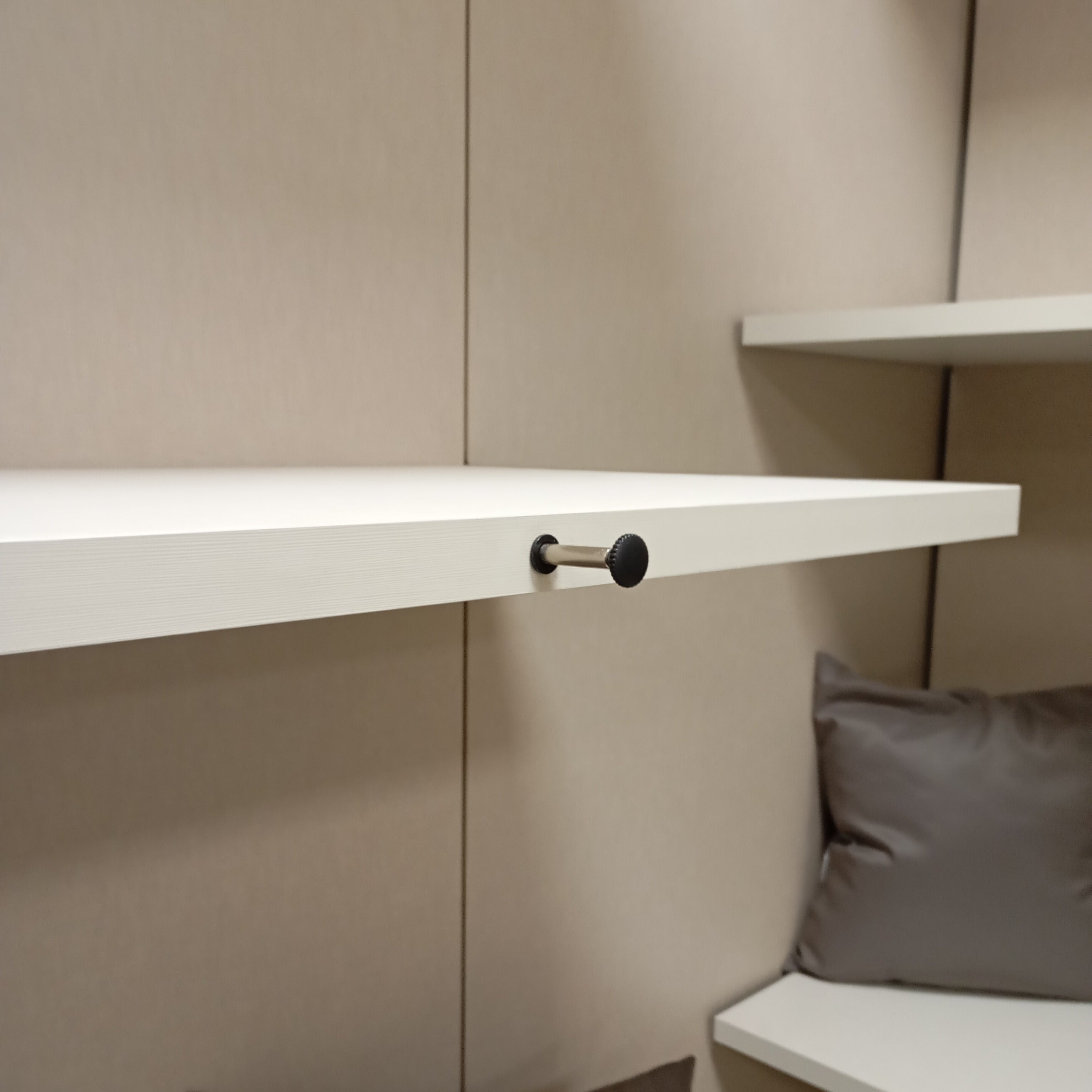 Soporte Percha Extraible Allora