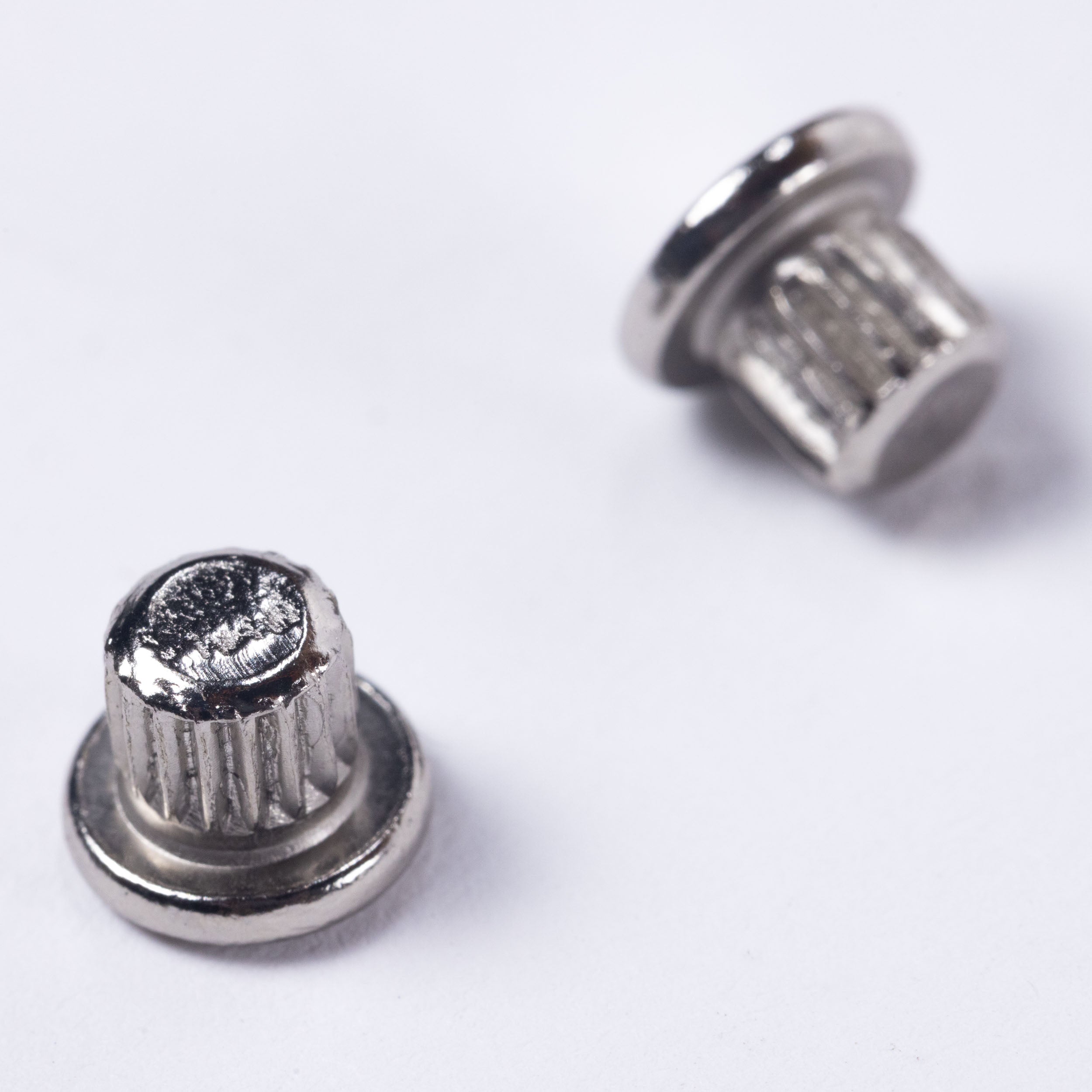 Embellecedor 5 mm. 100 und.