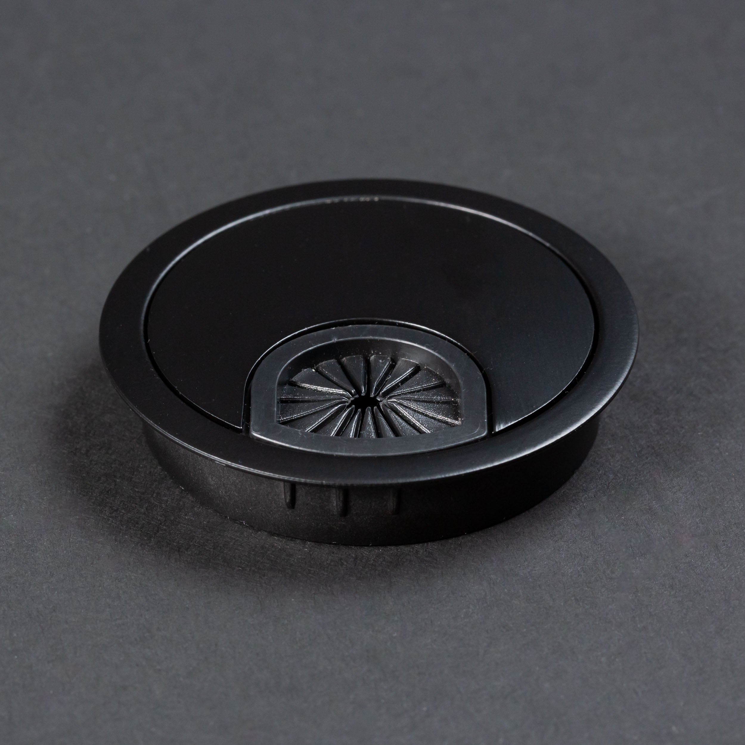 Pasacable Redondo Metálico Negro