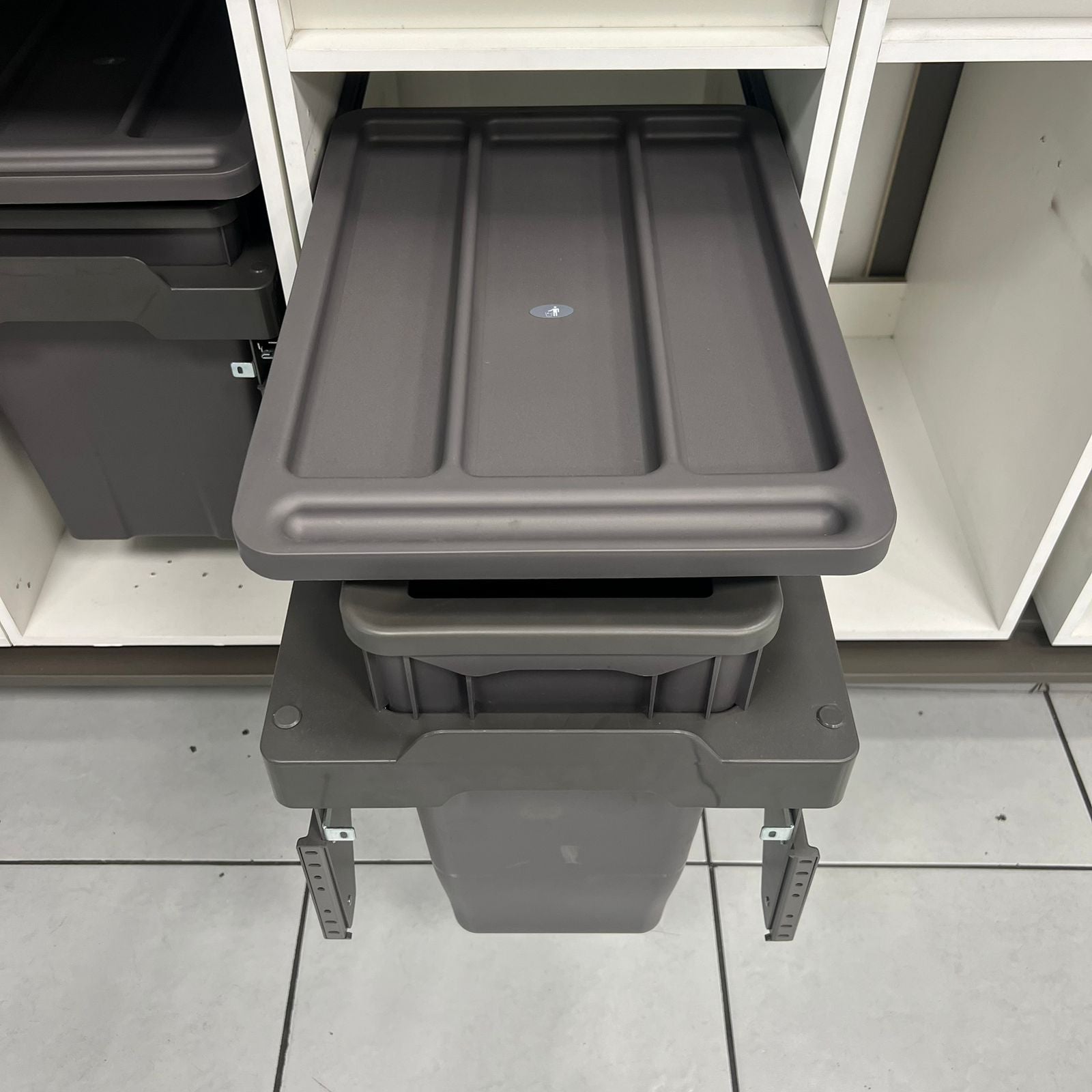 Basurero Simple Cierre Suave