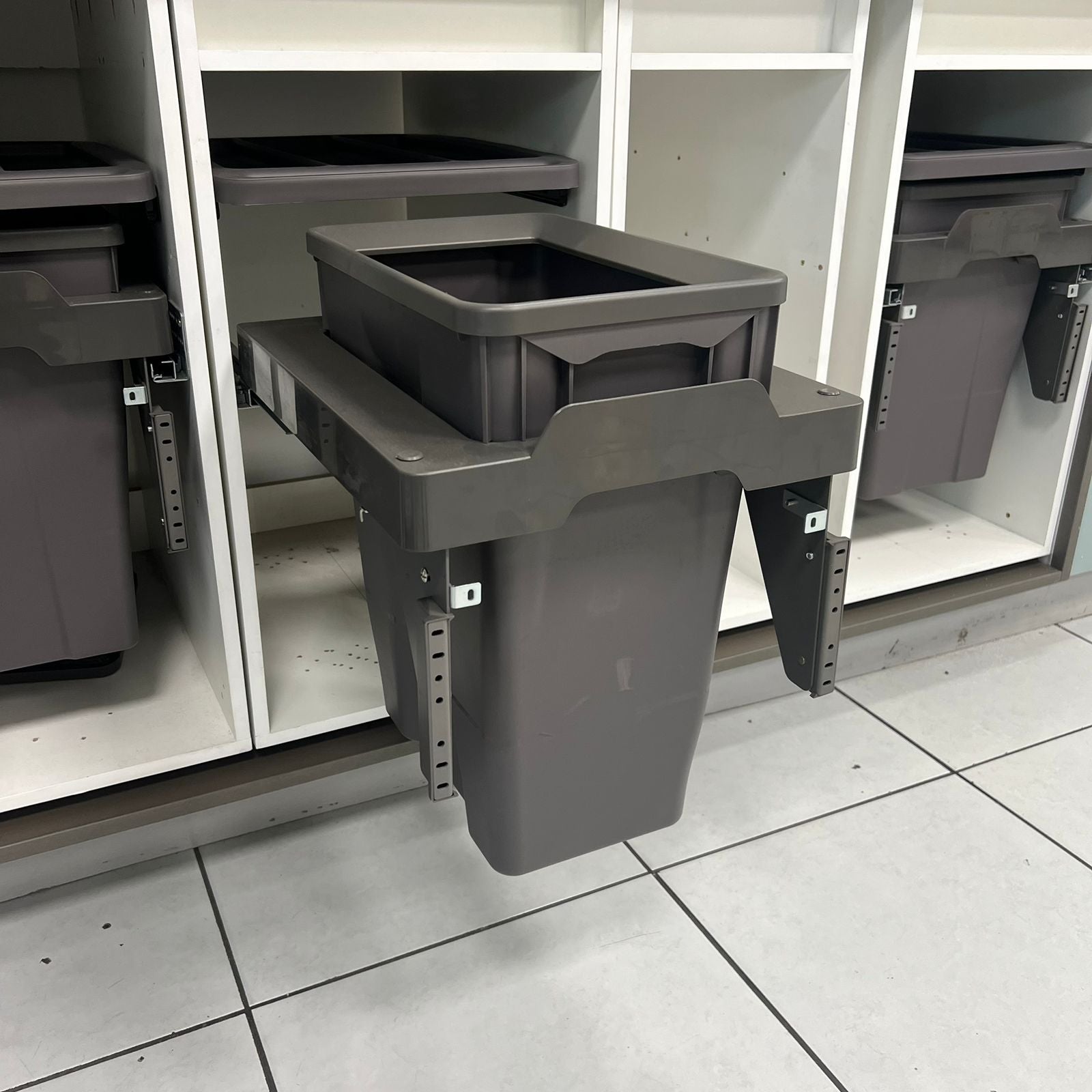 Basurero Simple Cierre Suave