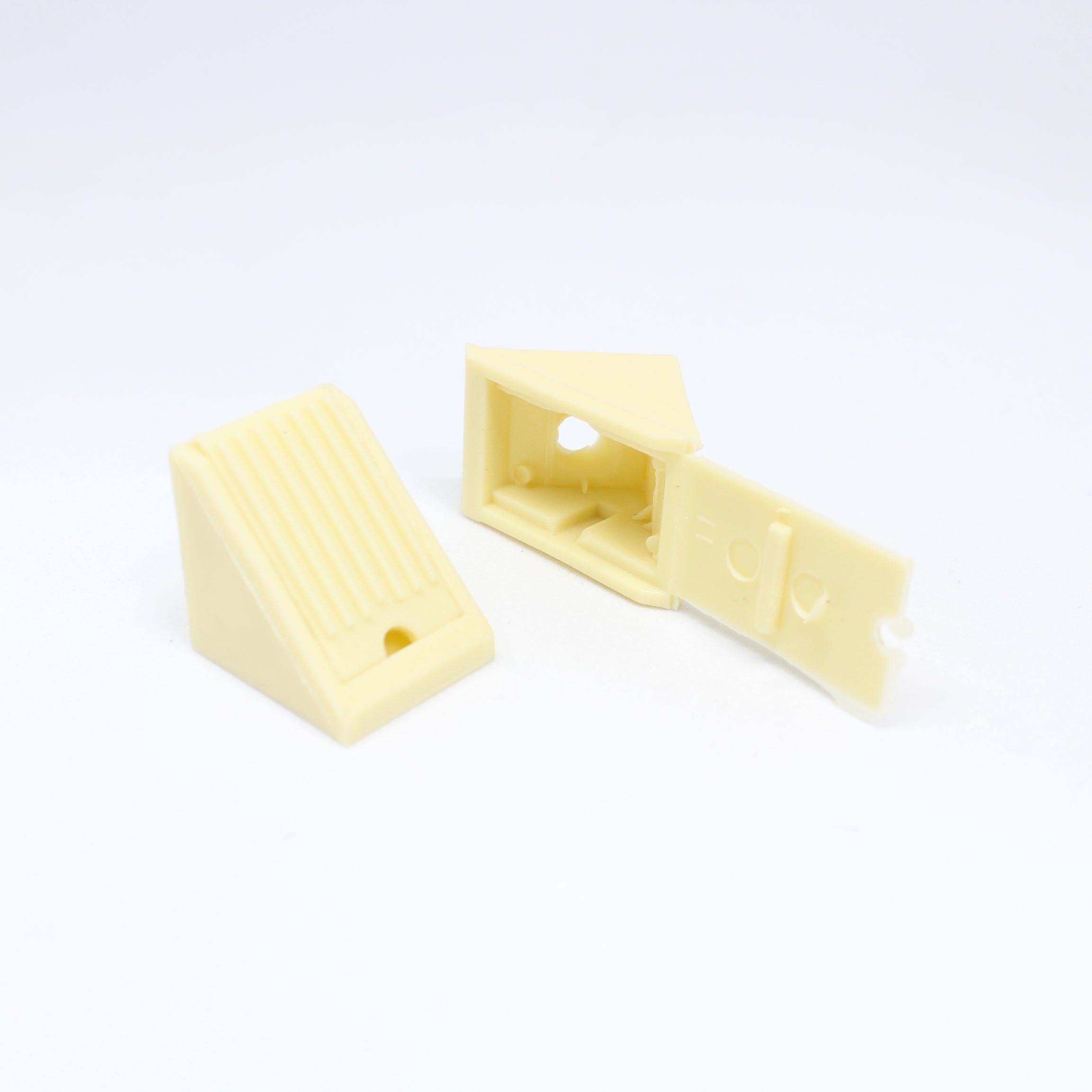 Escuadra Triangular Sencilla Almendra 100 und.