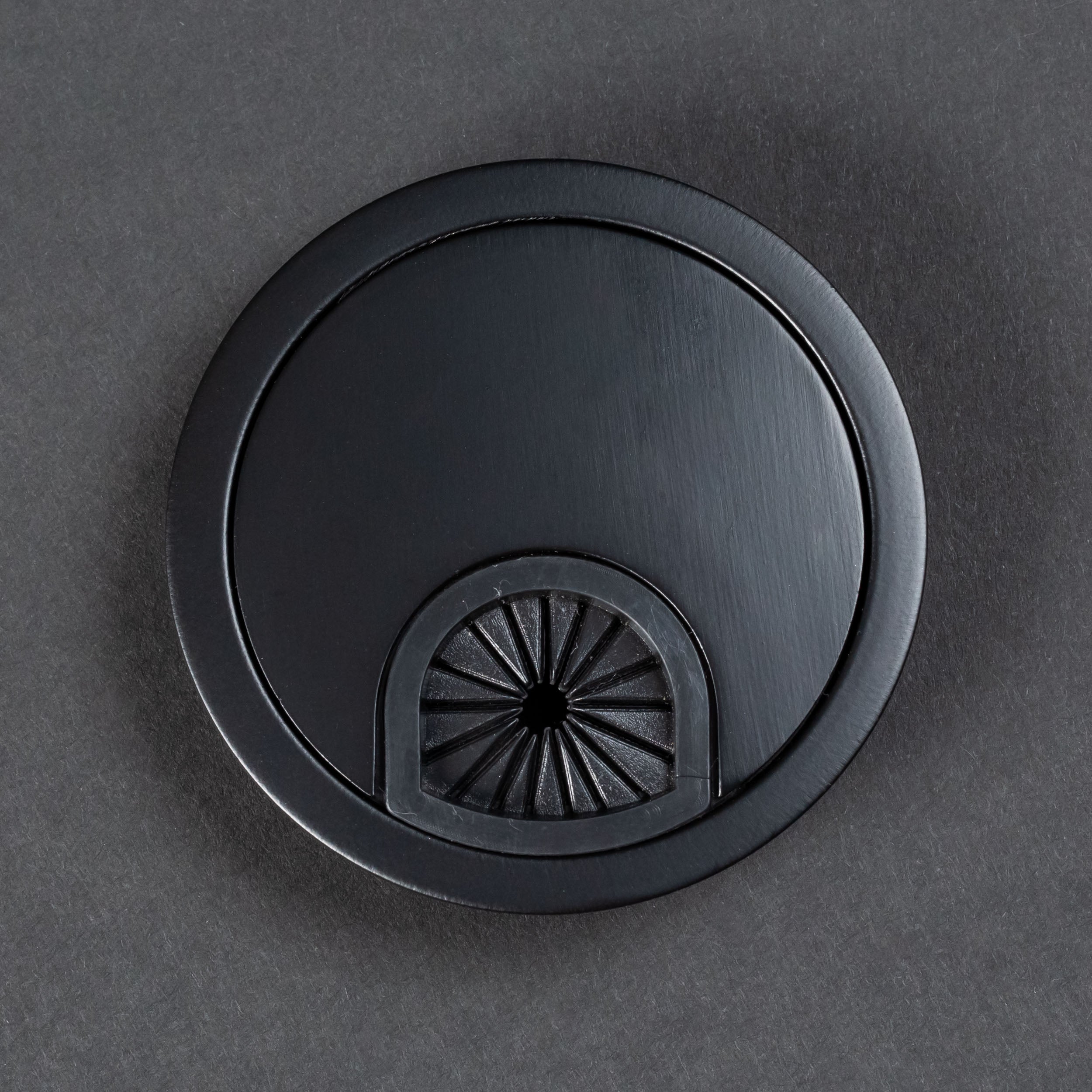 Pasacable Redondo Metálico Negro