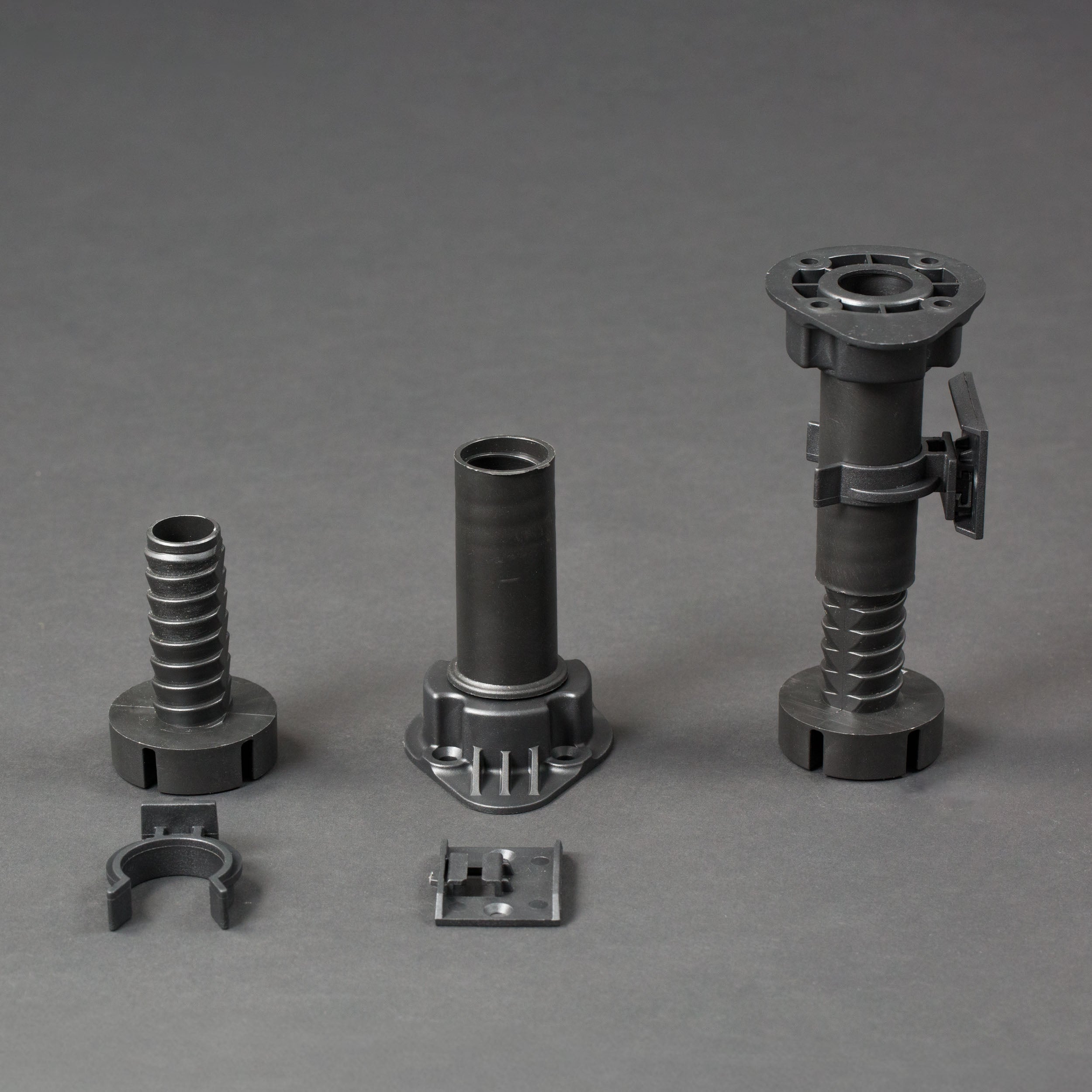 Juego 4 und. Pata Plástica 100 mm. Para Zócalo