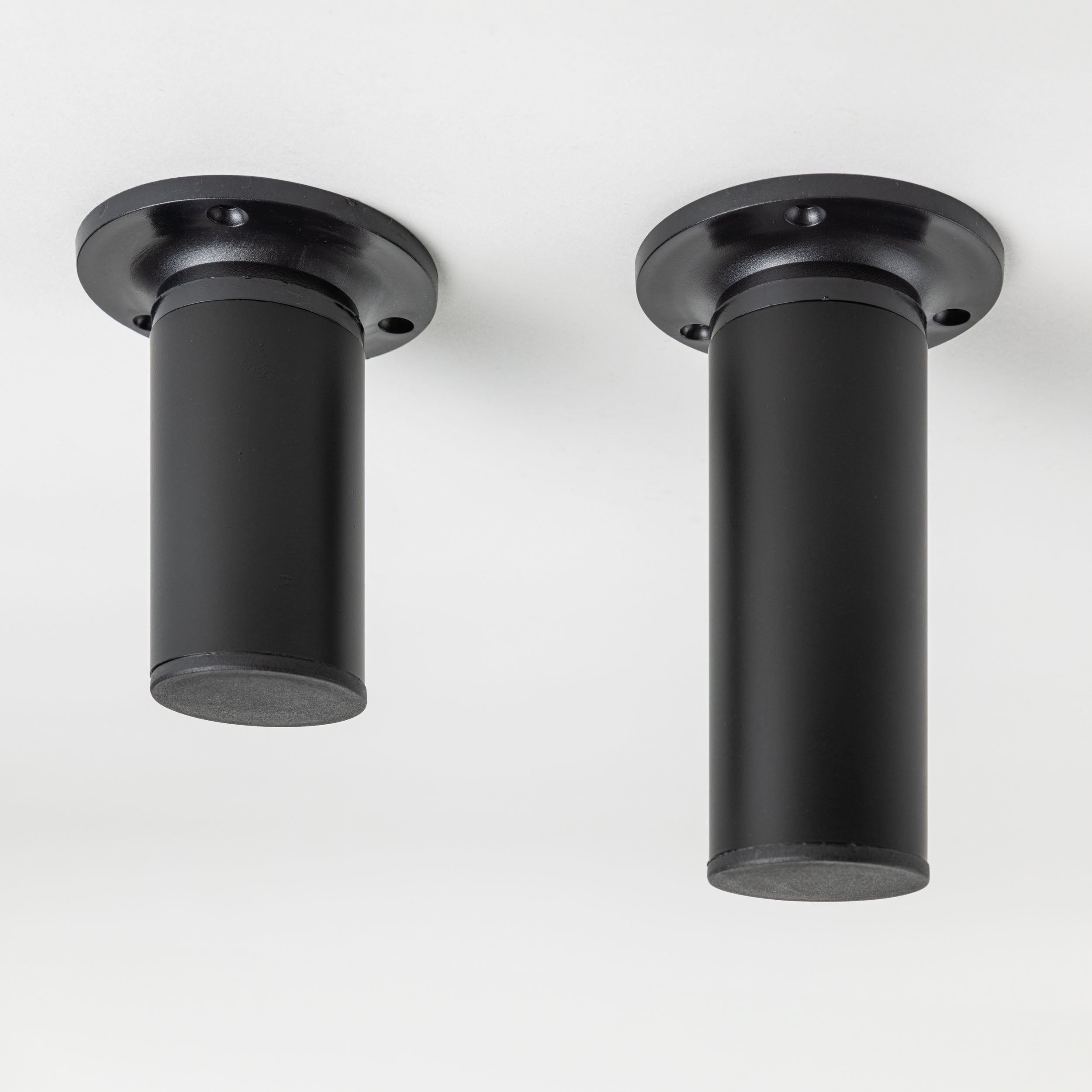 Pata Regulable Negra 140 mm. x 50 mm.