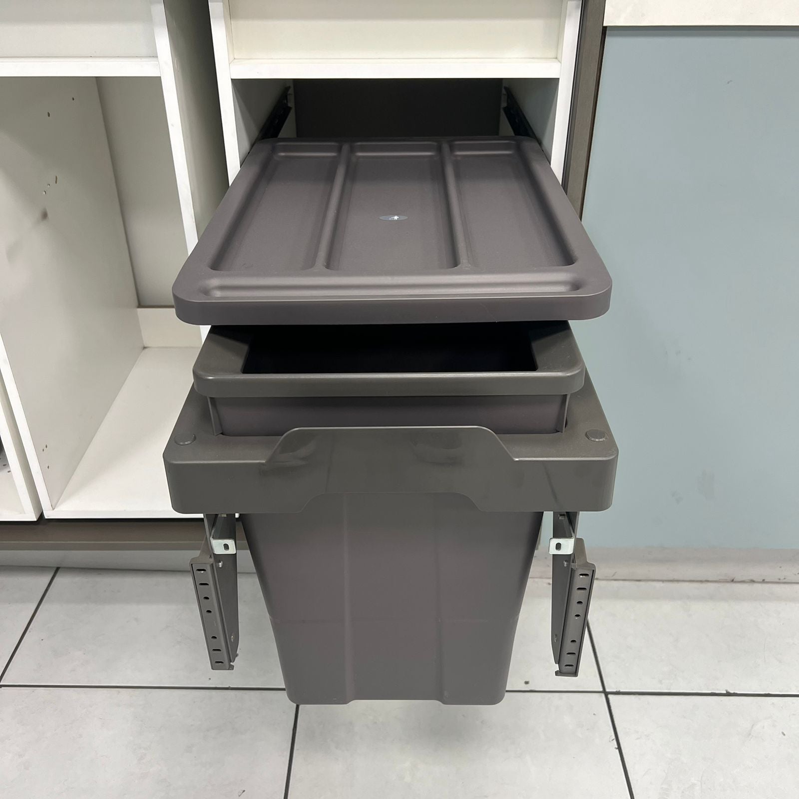 Basurero con Porta Detergente